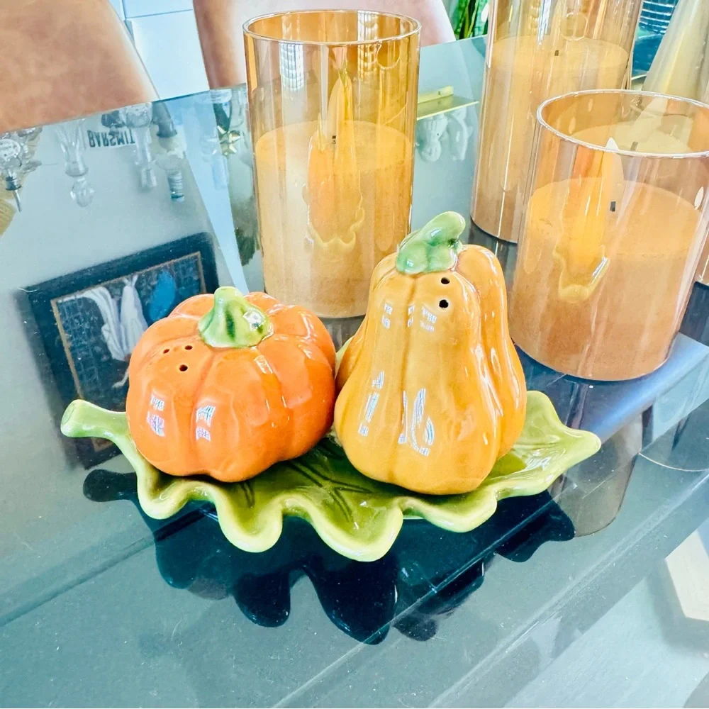 VINTAGE ANTHROPOLOGIE Gold Yellow Orange Pumpkin Squash Salt Pepper Shaker Plate